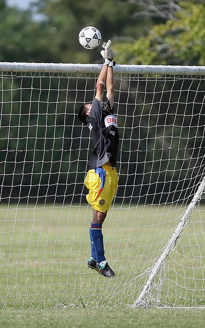 米蘭3-1維羅納各賽事五連勝距榜首13分!丘庫埃澤世界波助威!.